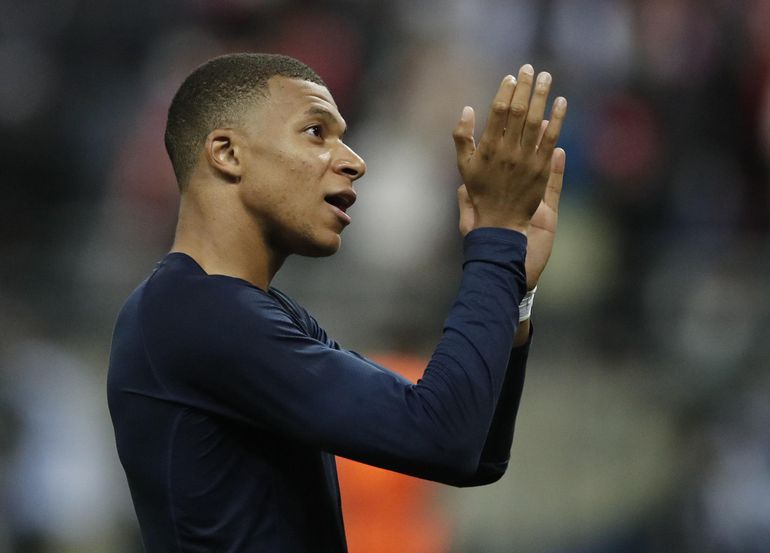 Un soupçon de gros transfert ?  Kylian Mbappé n'a pas voyagé avec le PSG lors de la tournée en Asie