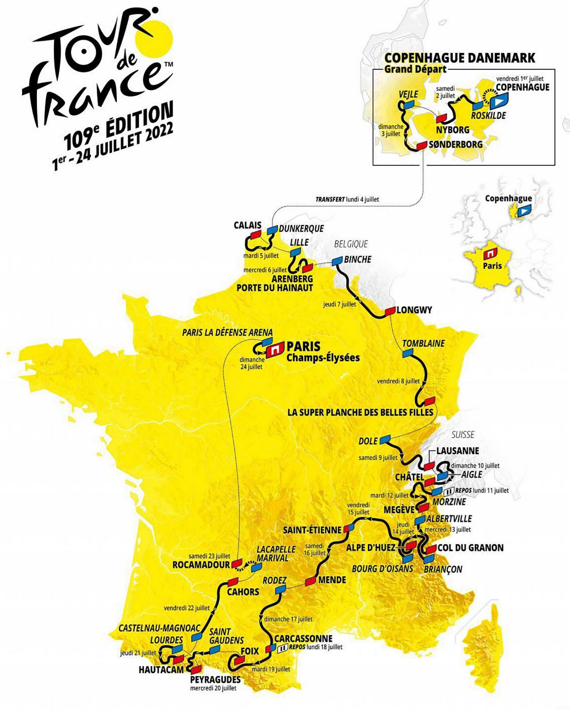 Mapa s jednotlivými etapami počas prezentácie nového ročníka prestížnych pretekov Tour de France 2022 v Paríži.