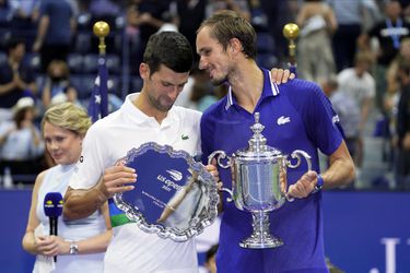 Tenisová legenda sa poklonila Medvedevovi. Novak Djokovič by nemal vešať hlavu