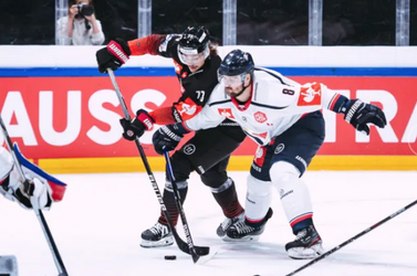 HC Slovan doma Fribourgu nestrelil ani gól a definitívne stratil šancu na postup