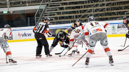 IHL: Hokejisti Bratislava Capitals vstúpili do ligy prehrou s HC Val Pusteria