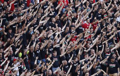 Európska futbalová únia znížila trest Maďarsku za nešportové správanie fanúšikov