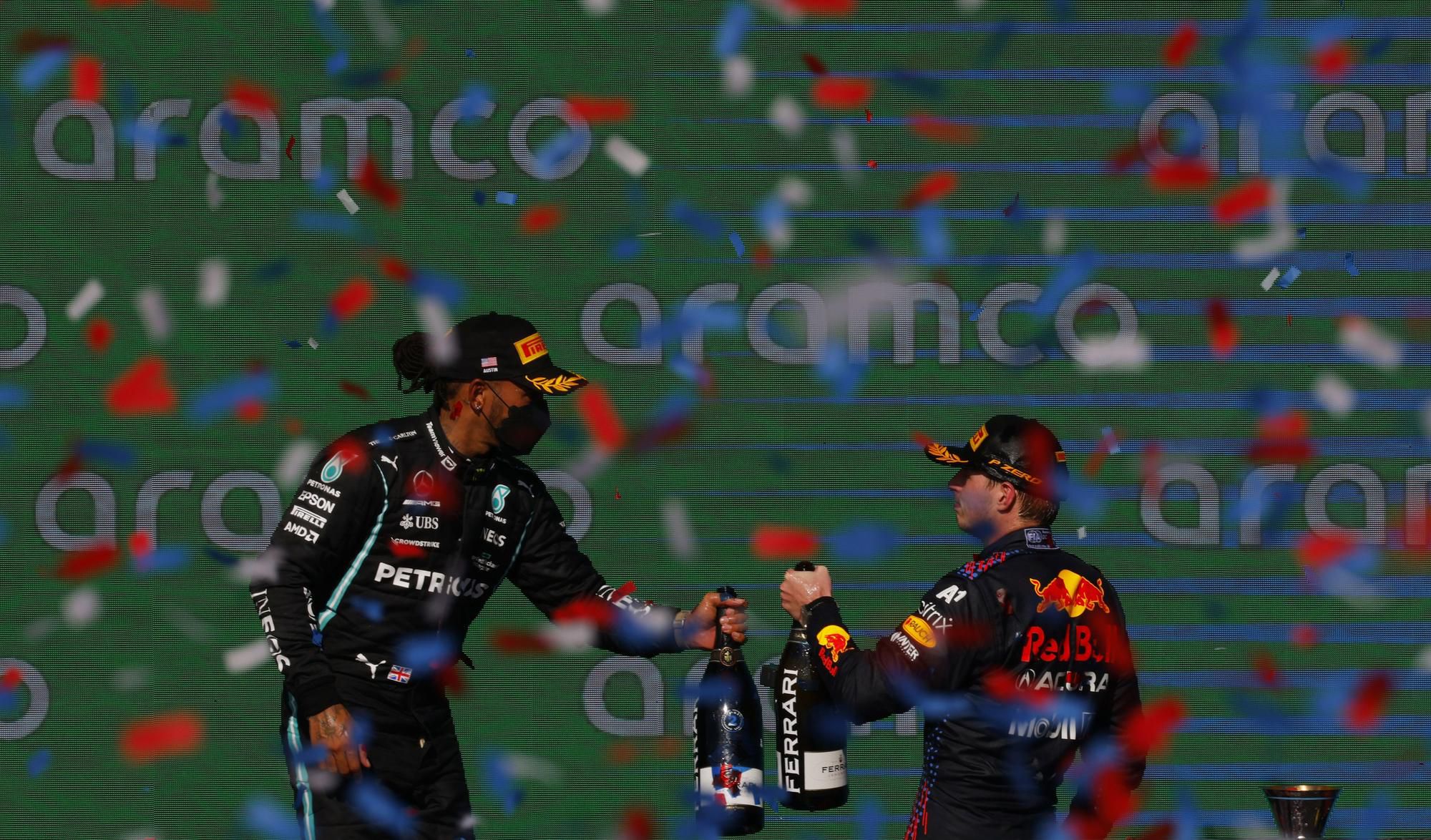 Max Verstappen a Lewis Hamilton