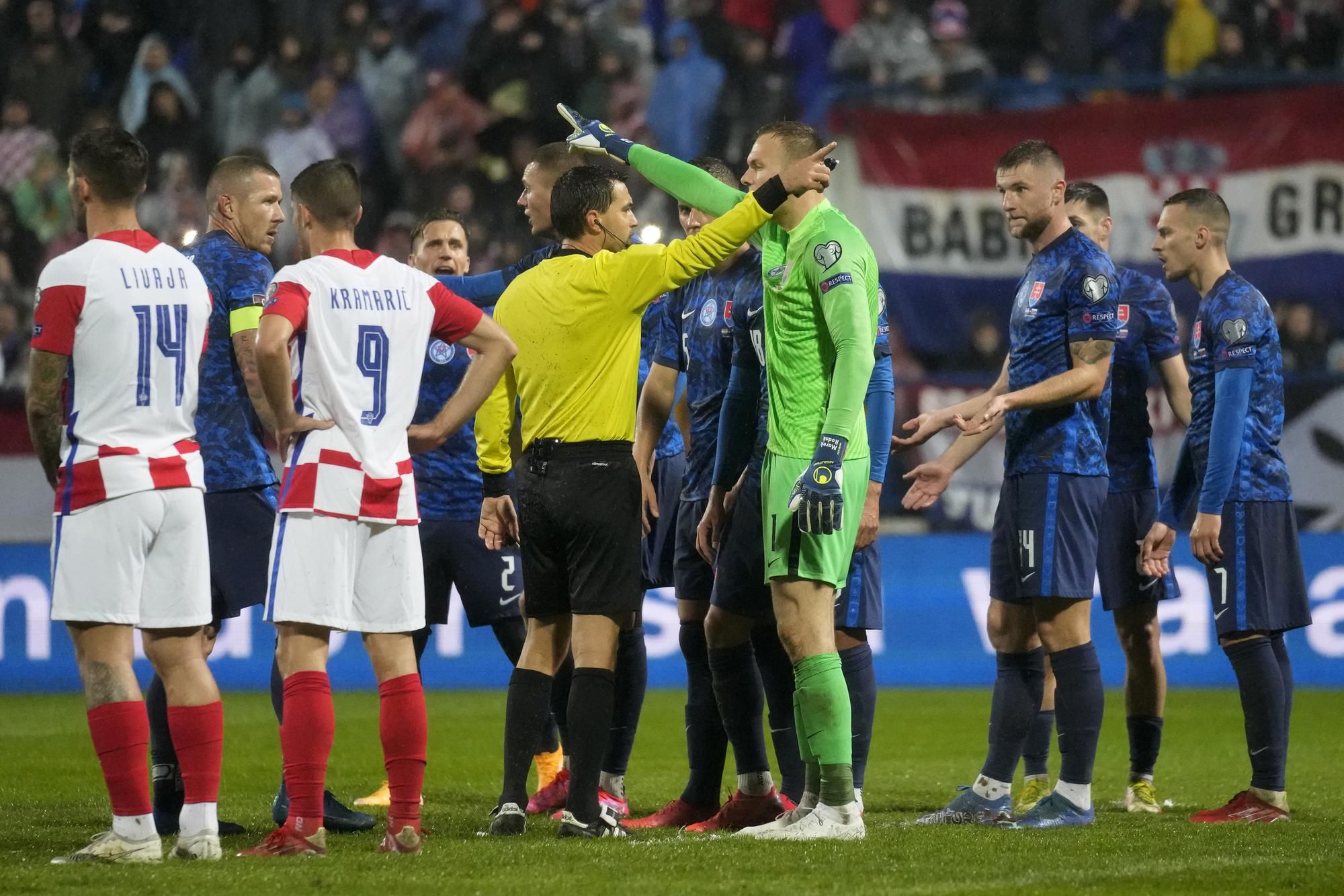 Chorvátsko - Slovensko: Marek Rodák v konfrontácii s hlavným arbitrom