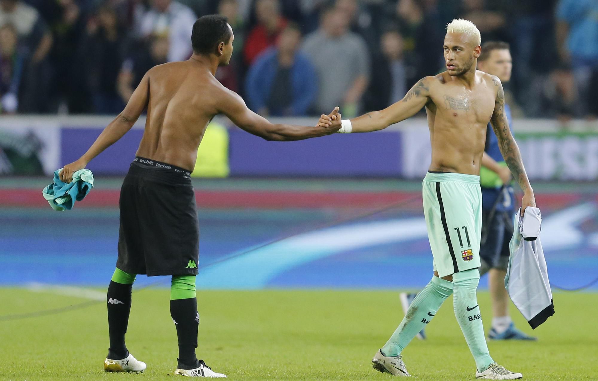 Raffael si vymenil v Lige majstrov dres s krajanom Neymarom