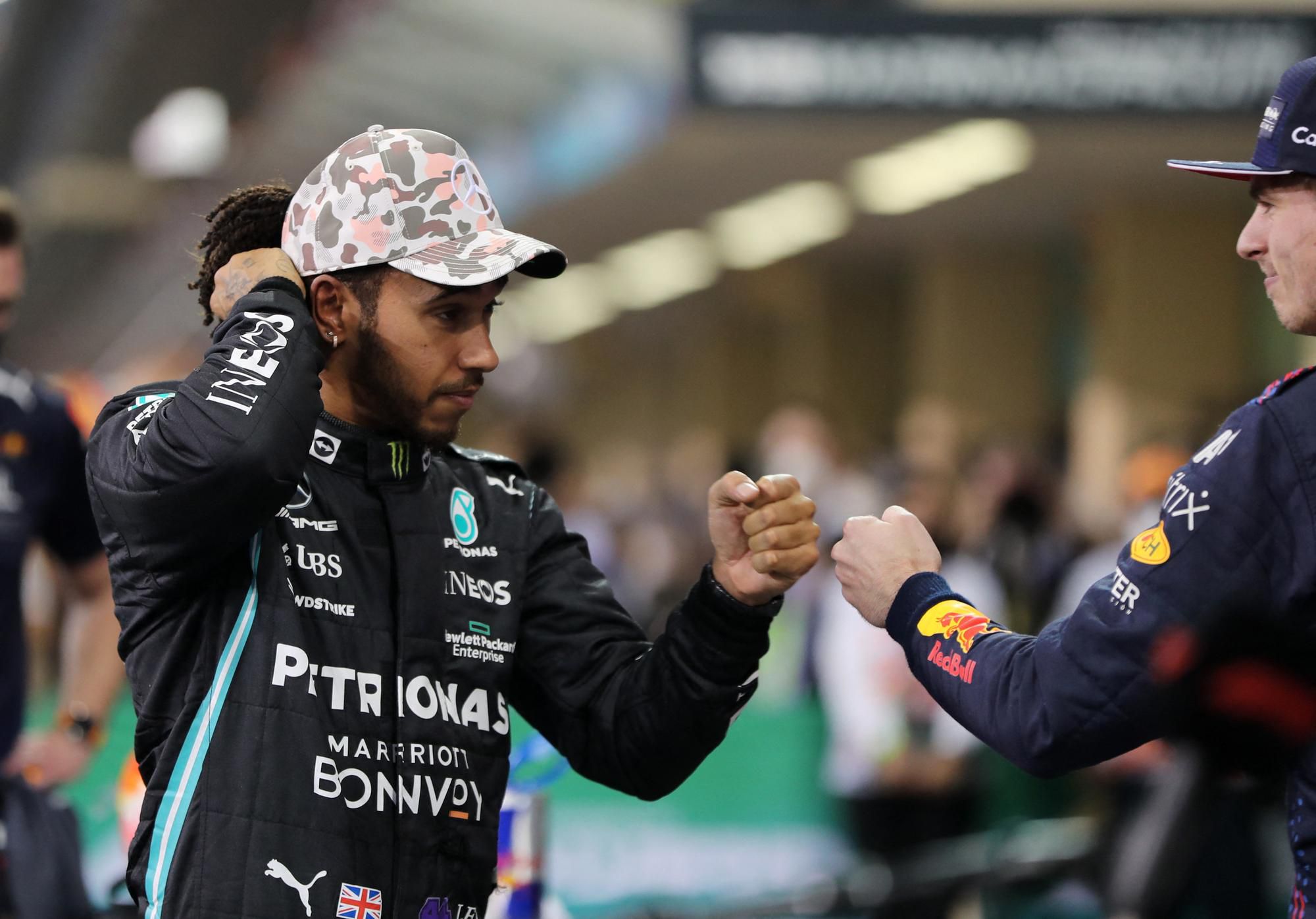 Lewis Hamilton a Max Verstappen