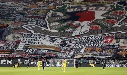 Nespratní fanúšikovia Eintrachtu Frankfurt vyčíňali v Antverpách