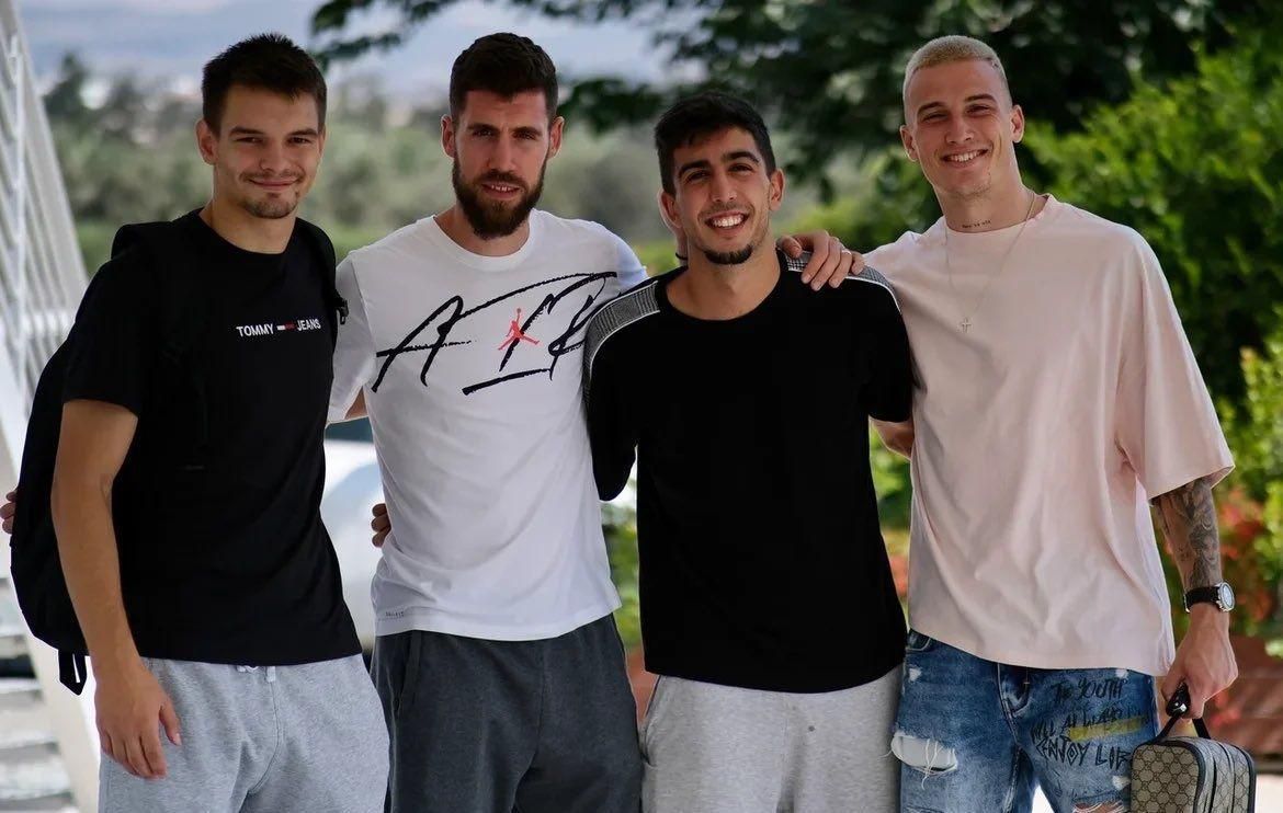 Kenan Bajrič (druhý zľava) so spoluhráčmi v cyperskom Pafos FC