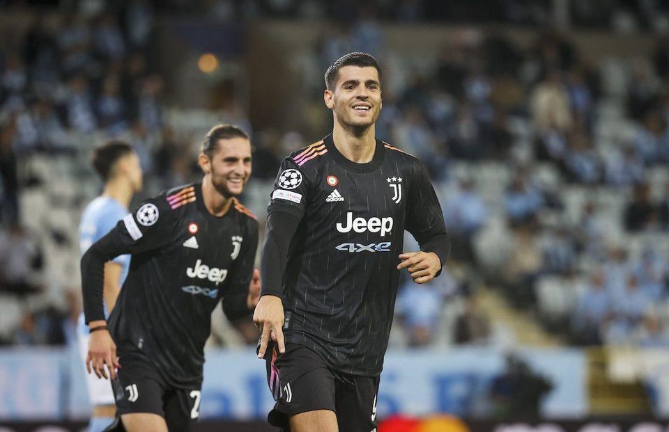 Hráč Juventusu Alvaro Morata oslavuje svoj gól.