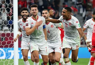 Arabský pohár FIFA: Tunisko postúpilo cez Omán do semifinále, Katar rozstrieľal SAE