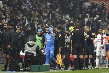 Lyonu po výtržnostiach fanúšikov odobrali bod. Zápas s Marseille sa dohrá