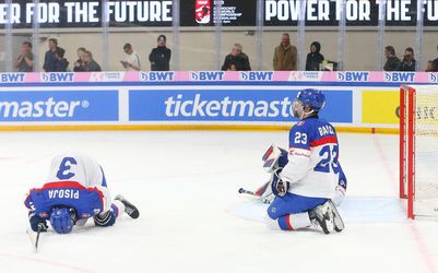 MS v hokeji U18: Slováci zabojujú o bronz. Z finálového sna ich prebudil debakel od USA