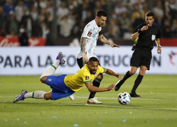 Rozhodca zápasu medzi Argentínou a Brazíliou bol suspendovaný