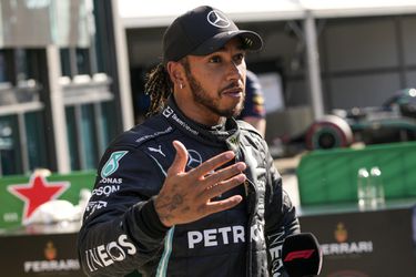 Hamilton sa sťažuje na klopenú zákrutu: Naše auto ju nemá rado