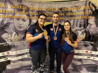 Pretláčanie rukou: Mladí Slováci pozbrierali na MS tri medaily, Bajčiová získala zlato