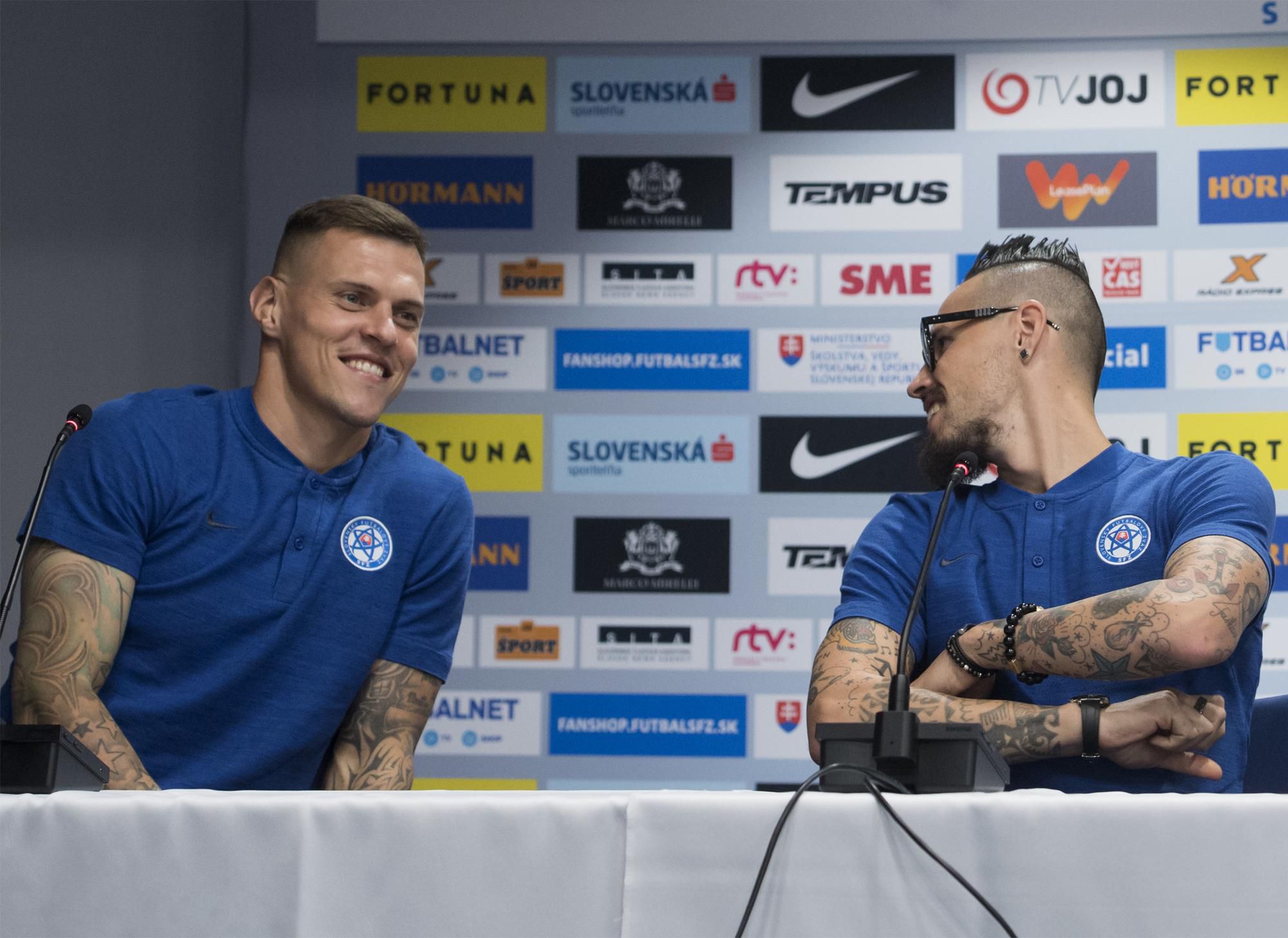 Slovenskí futbaloví reprezentanti zľava Martin Škrtel a Marek Hamšík