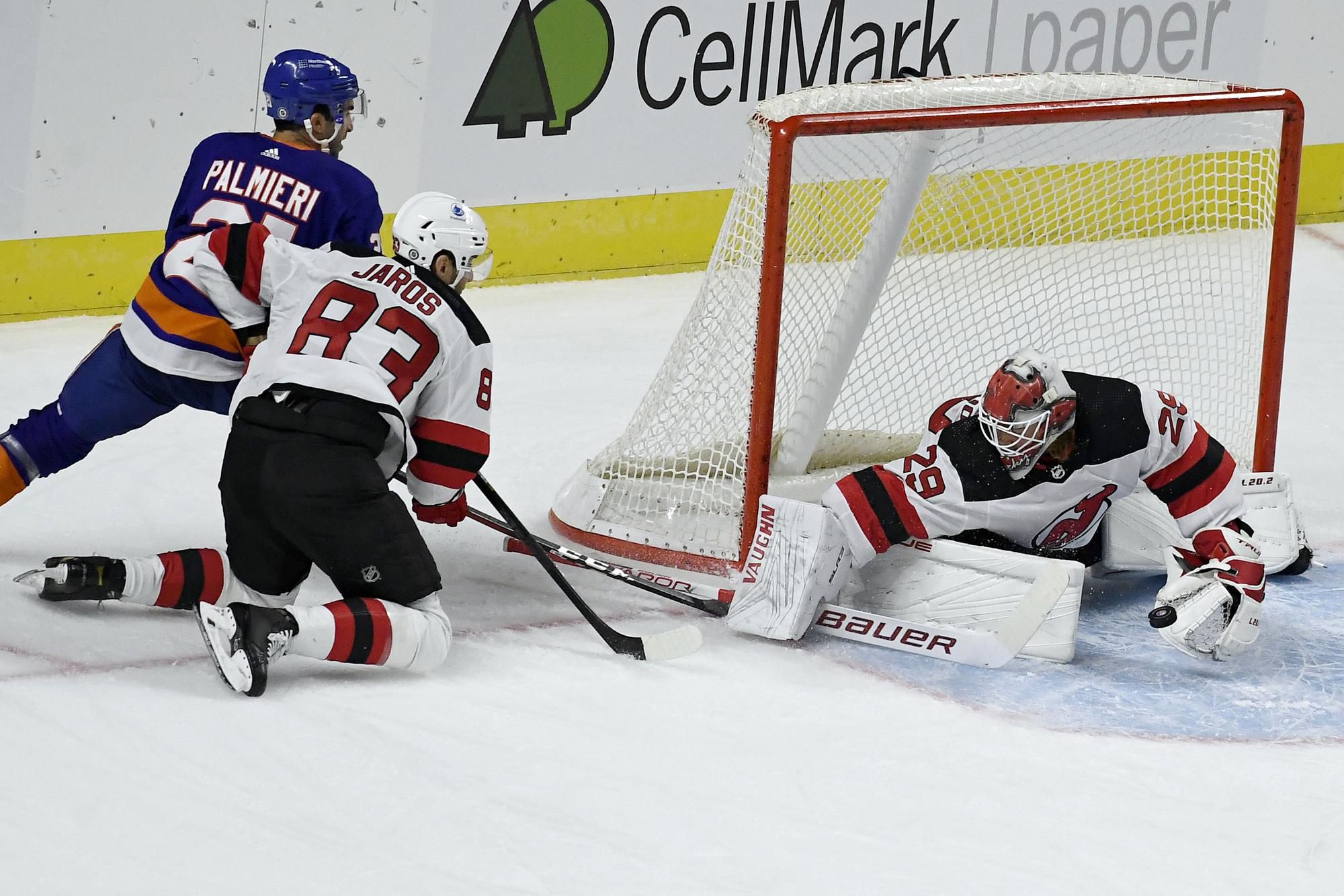 Christian Jaroš v zápase proti New York Islanders