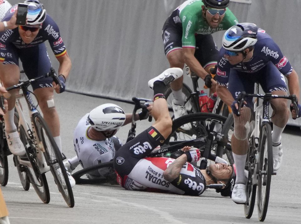 Zrážka Petra Sagana s Calebom Ewanom na Tour de France