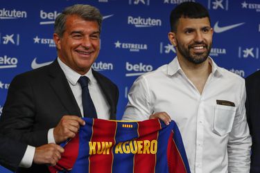 Barcelona má pred novou sezónou ďalší problém, zranenie vyradilo kanoniera Agüera na dlhšie obdobie