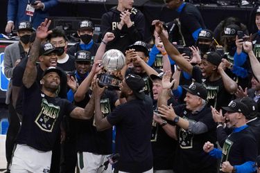 NBA: Milwaukee Bucks po 47 rokoch postúpilo do finále