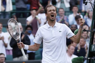 Wimbledon: Medvedev predviedol veľký obrat, v osemfinále nebude chýbať ani Federer
