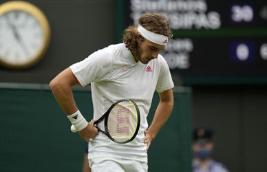 Wimbledon: Tsitsipas skončil na prvej prekážke: Som unavený zo života v bubline