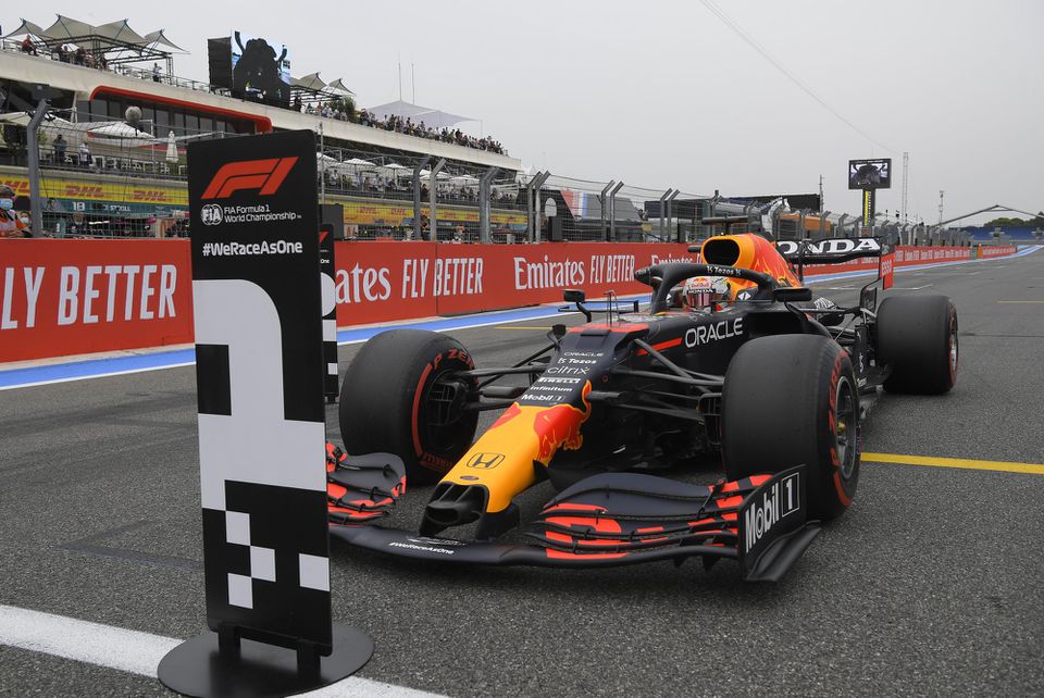 Holandský jazdec Max Verstappen na Red Bulle zajazdil najrýchlejší čas v kvalifikácii na Veľkú cenu Francúzska.