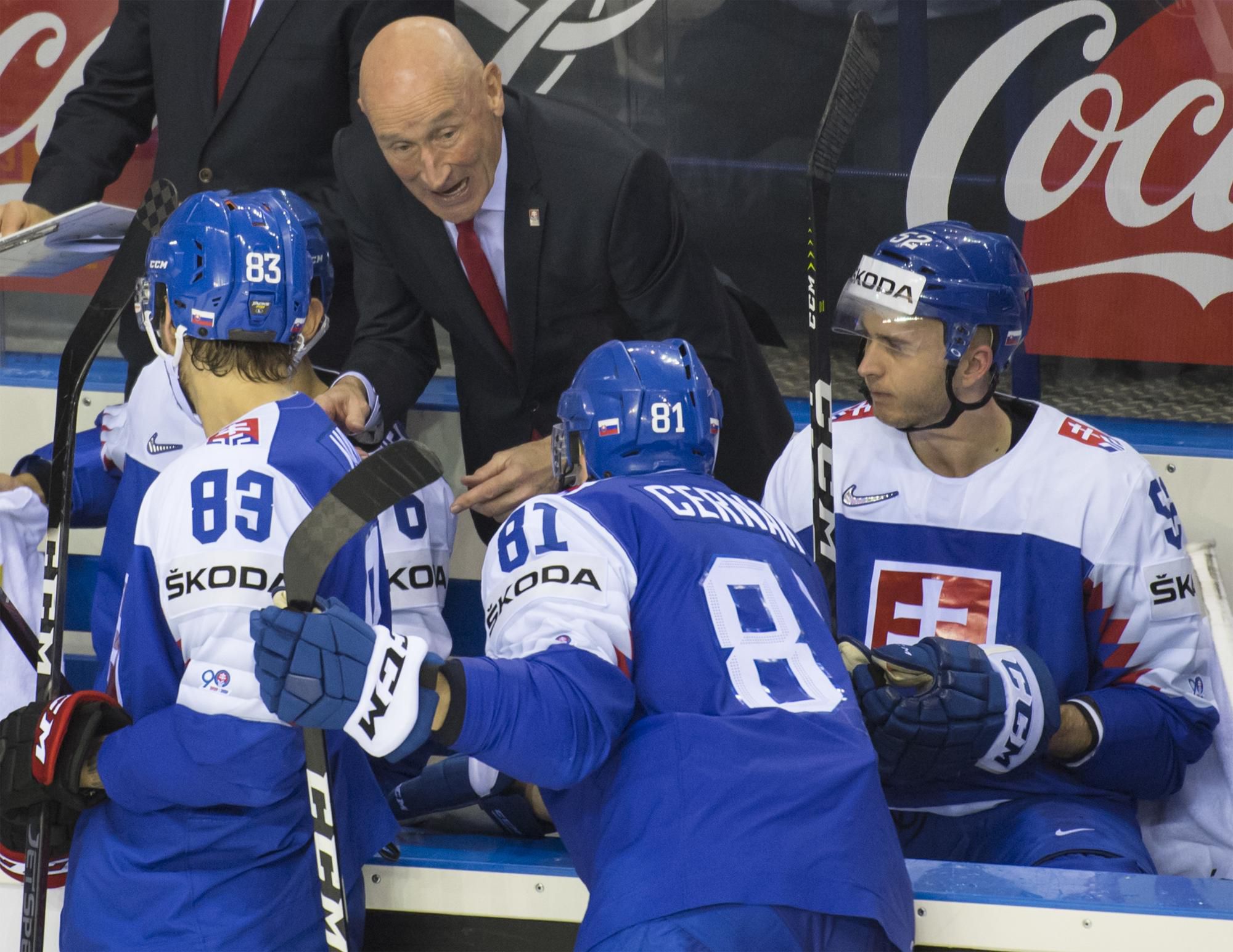 Tréner Craig Ramsay a hráči Christián Jaroš, Erik Černák a Martin Marinčin