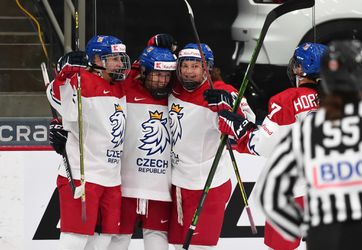 MS žien: Češky majú plný bodový zisk aj po troch dueloch, hokejistky USA vysoko zdolali výber RHF
