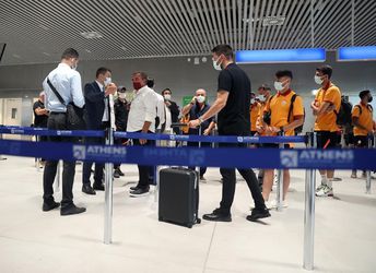 Futbalistov Galatasaraya nepustili do Grécka. Výprava sa musela otočiť na letisku