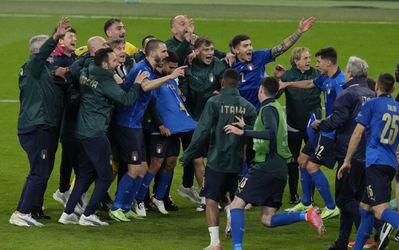 EURO 2020: Takto sa dokazuje charakter a veľkosť tímu. Taliani myslia na zraneného kamaráta