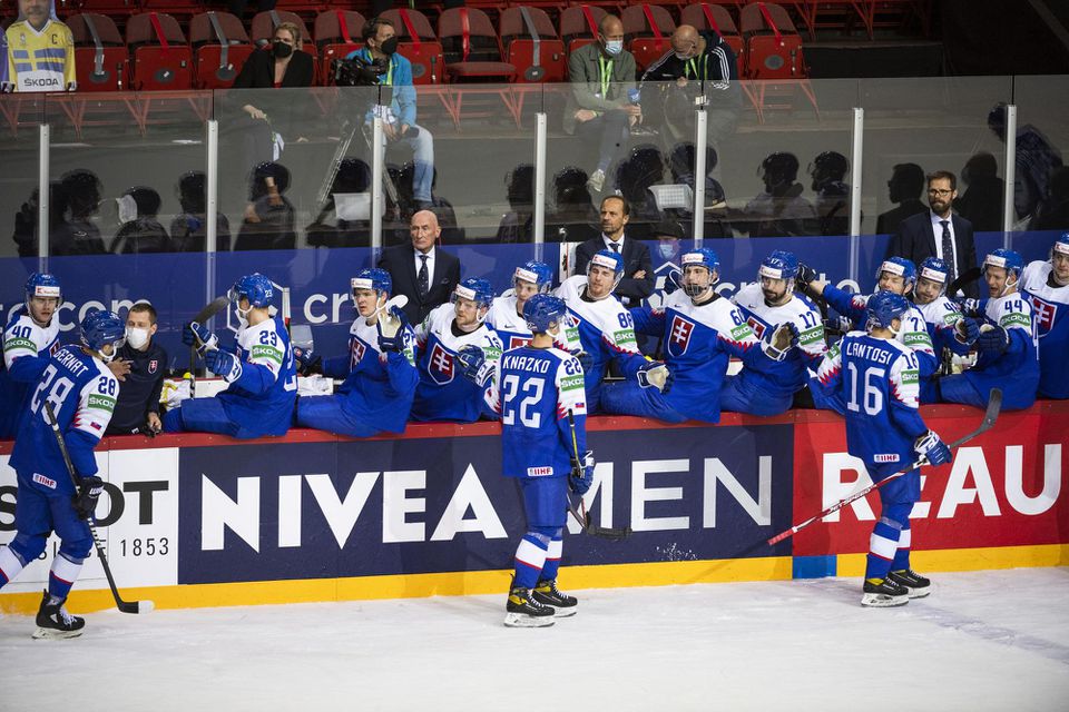 MS v hokeji 2021: Švédsko - Slovensko (slovenská striedačka sa teší z gólu)