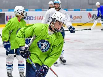 Zameriavam sa na to, aby som stabilne mohol hrať mužský hokej, hovorí 16-ročný Ondrej Molnár