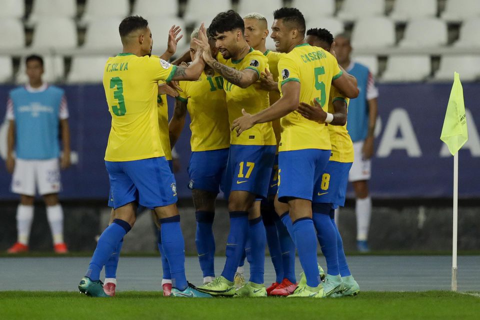 Futbalisti Brazílie sa tešia z gólu