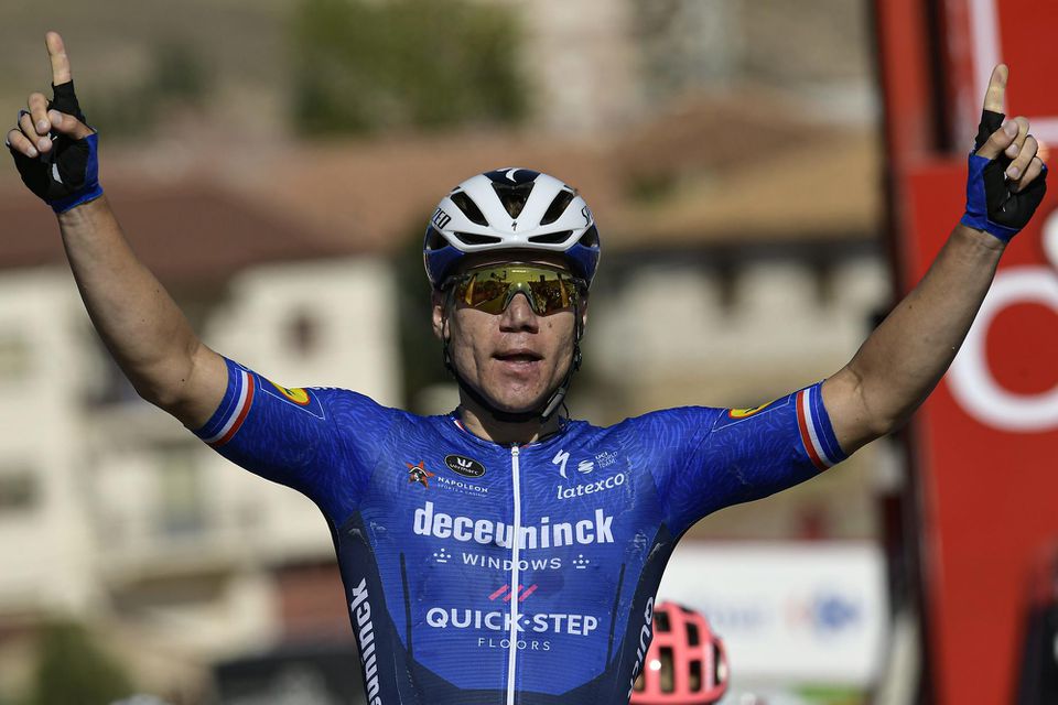Holandský cyklista Fabio Jakobsen zo stajne Deceuninck-QuickStep víťazí v 4. etape Vuelta a España.