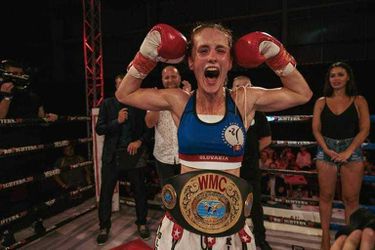 Veľký úspech slovenskej bojovníčky. Monika Chochlíkova sa stala majsterkou sveta v thajskom boxe