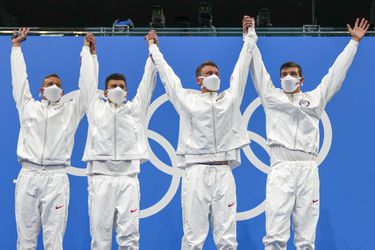 Tokio 2020: Američania obhájili zlato v štafete na 4x100 m voľný spôsob