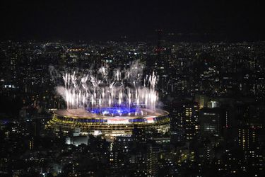 Tokio 2020: Oheň dohorel a je koniec! Olympijské hry minulosťou, Bach: Vyslali sme svetu nádej