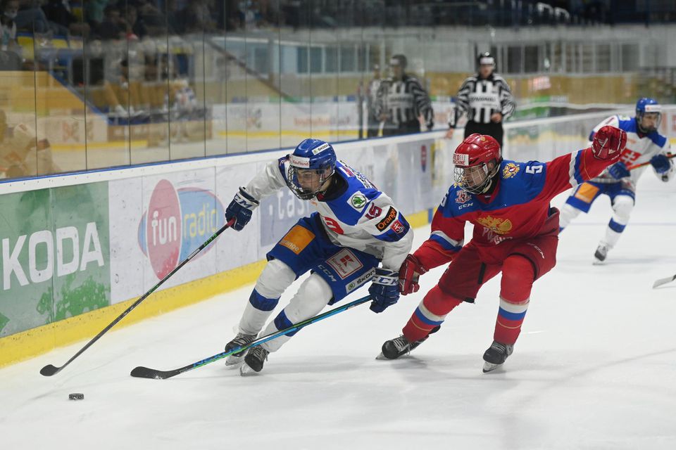 Dalibor Dvorský a hráč Ruska Kirill Kudrjavcev, Hlinka Gretzky Cup 2021