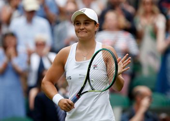 Wimbledon: Bartyová postúpila do osemfinále, ďalej aj dvojica Češiek
