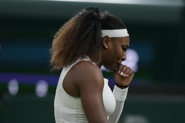 Wimbledon: Zlomilo mi srdce, že som musela vzdať zápas, hovorí Serena Williamsová po zranení v 1. kole