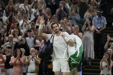 Andy Murray sa s Wimbledonom rozlúčil v 3. kole. Zápasy v All England Club si stále užíva