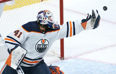 Edmonton Oilers predĺžil o dva roky kontrakt s brankárom Smithom