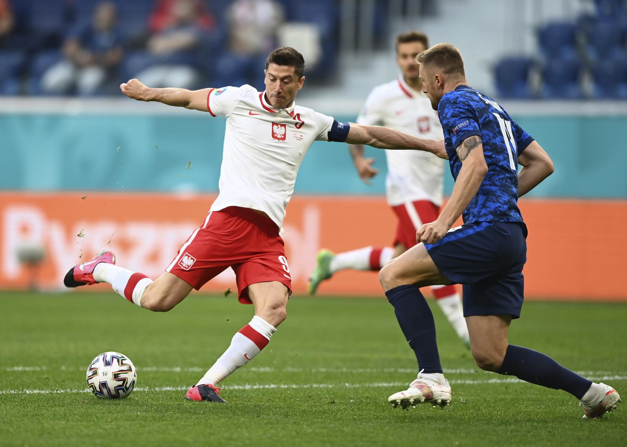 EURO 2020: Poľsko - Slovensko (Robert Lewandowski a Milan Škriniar)