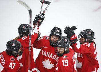 MS žien: Američanky a Kanaďanky vstúpili do turnaja víťazne