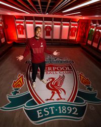 Virgil van Dijk chce na uplynulú sezónu zabudnúť, v Liverpoole bude pôsobiť až do roku 2025