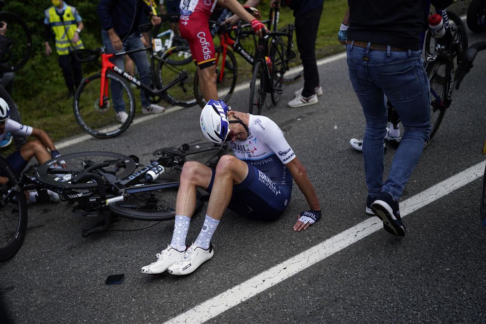 Chris Froome po páde v 1. etape Tour de France 2021