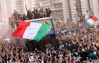 EURO 2020: Taliani si presadili cestu otvoreným autobusom: Po náročnom období sme priniesli ľuďom šťastie a nádej