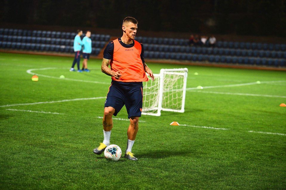 Martin Škrtel počas tréningu v novom klube.