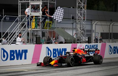 Veľká cena Štajerska: Max Verstappen suverénne vyhral, Hamilton aj Bottas na pódiu